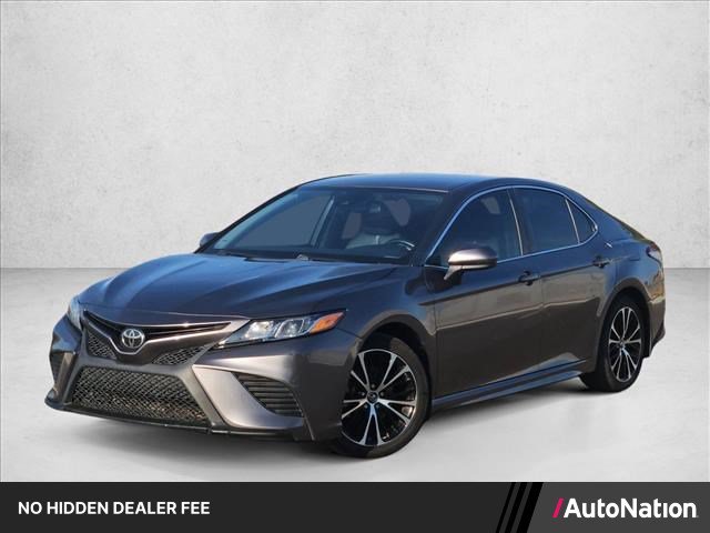 Used 2018 Toyota Camry SE FWD image 1