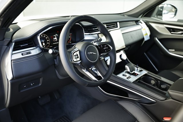 New 2026 Jaguar F-PACE R-Dynamic S image 17