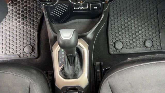 Used 2017 Jeep Renegade Latitude w/ Popular Equipment Group image 23