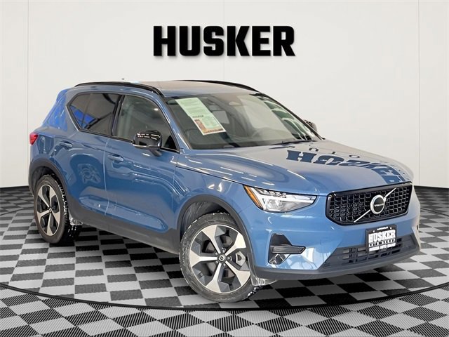 Used 2024 Volvo XC40 B5 Core image 1