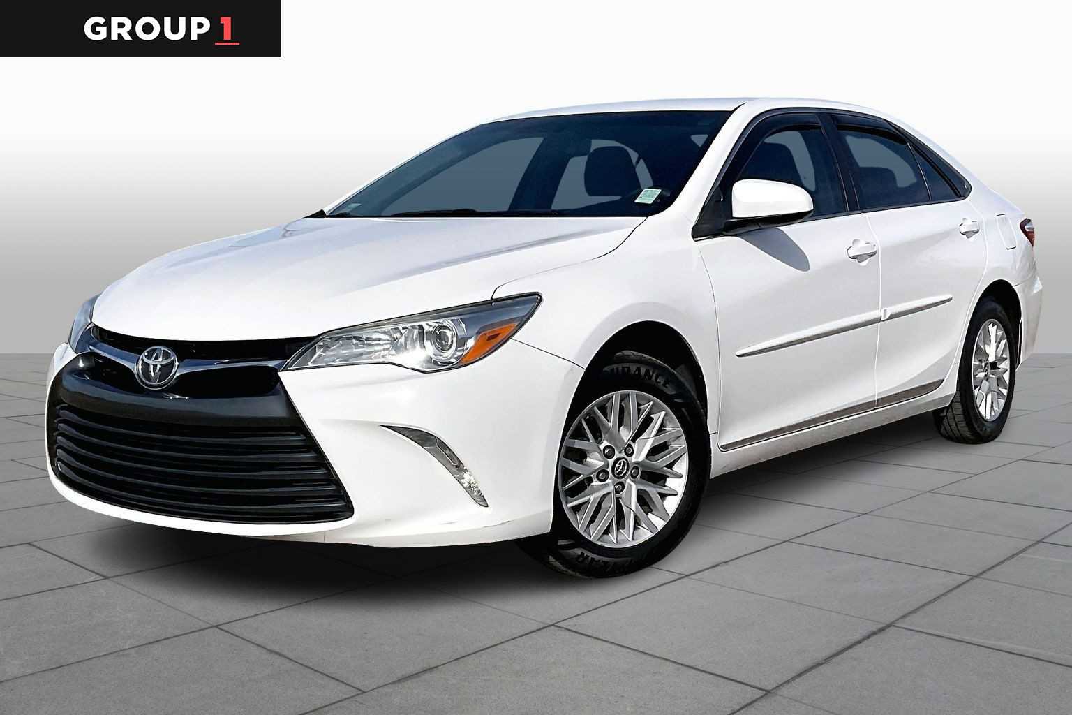 Used 2016 Toyota Camry LE image 1