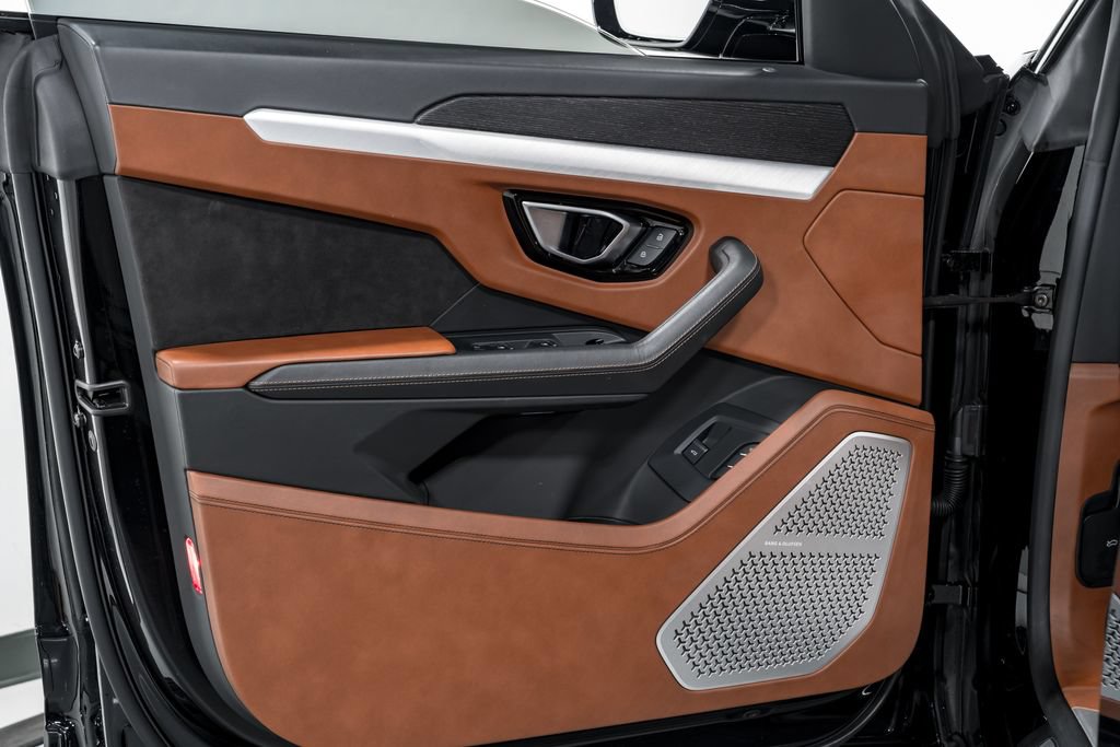Used 2022 Lamborghini Urus AWD/4WD image 9