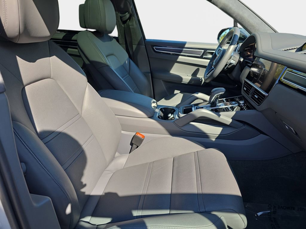 Used 2023 Porsche Cayenne GTS AWD/4WD image 12
