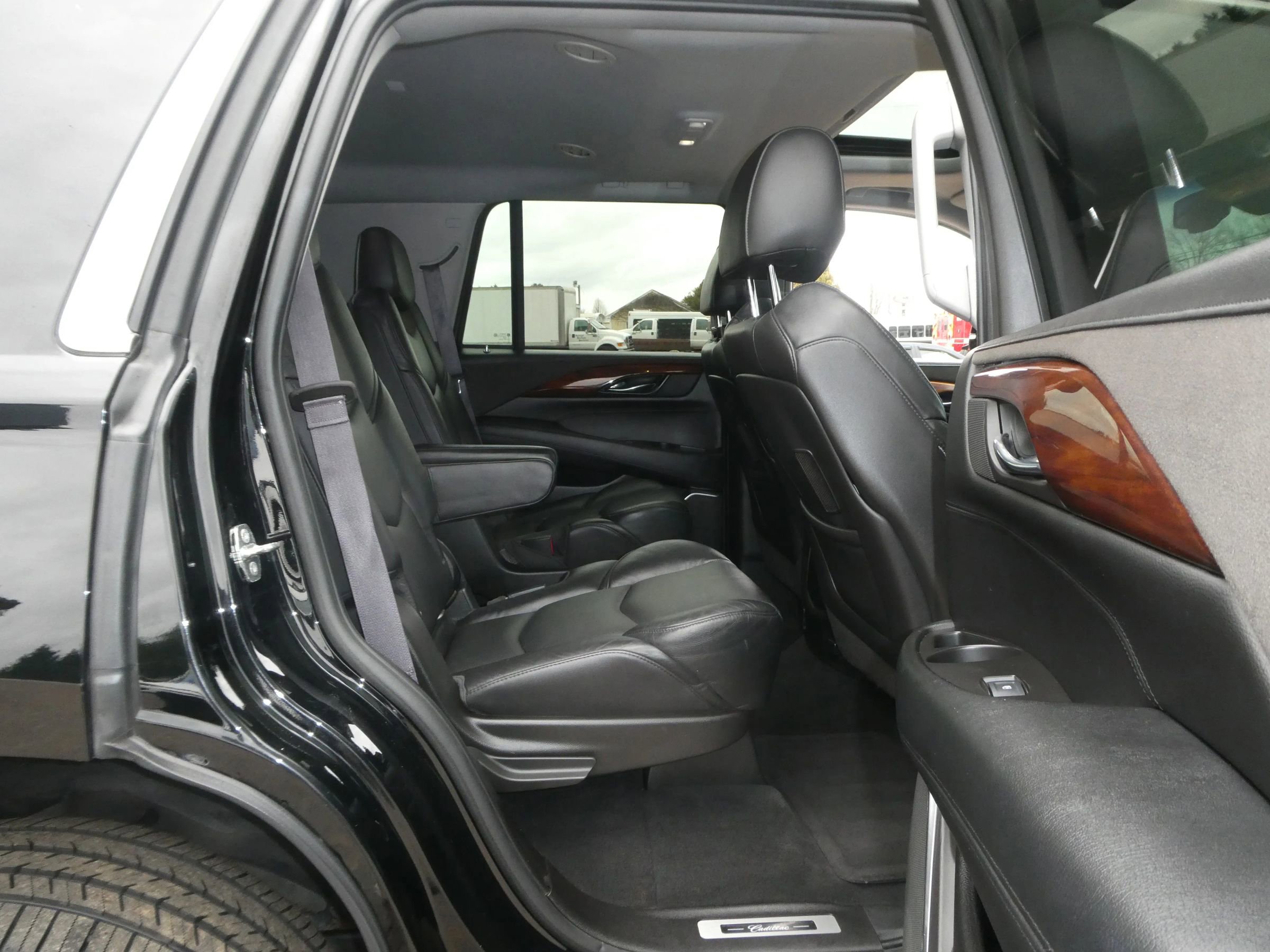 Used 2016 Cadillac Escalade Luxury image 29