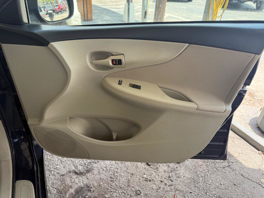 Used 2013 Toyota Corolla L FWD image 30