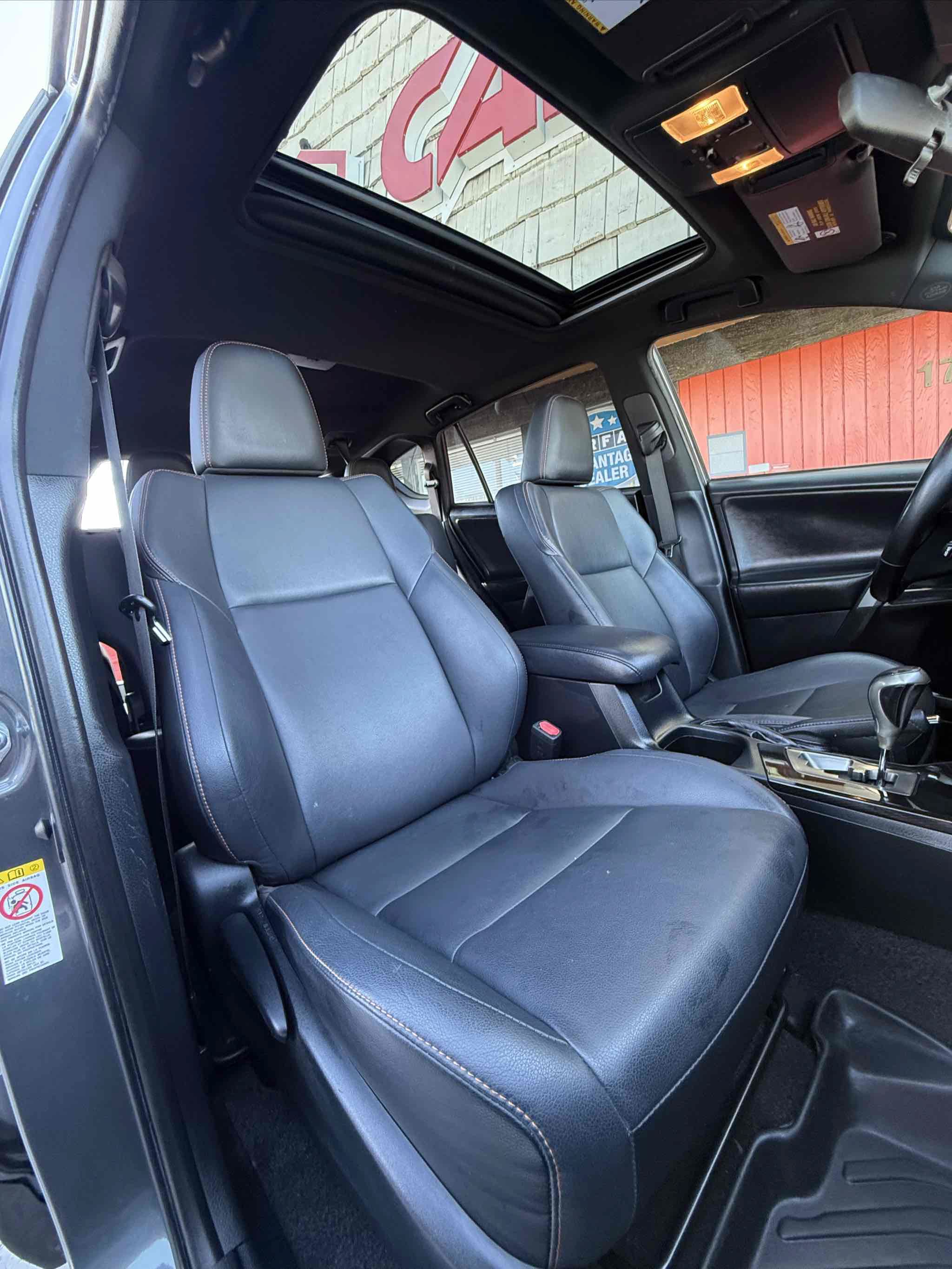 Used 2018 Toyota RAV4 SE w/ All Weather Liner Package FWD image 11