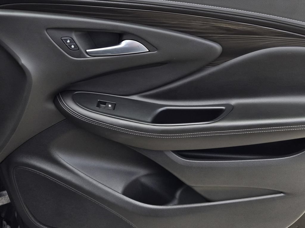 Used 2020 Buick Envision Essence FWD image 8