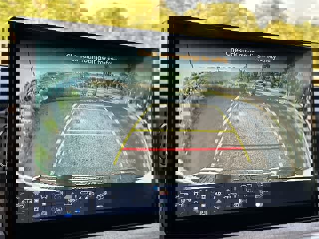 Used 2025 Toyota Tacoma 4x4 Double Cab Hybrid image 13