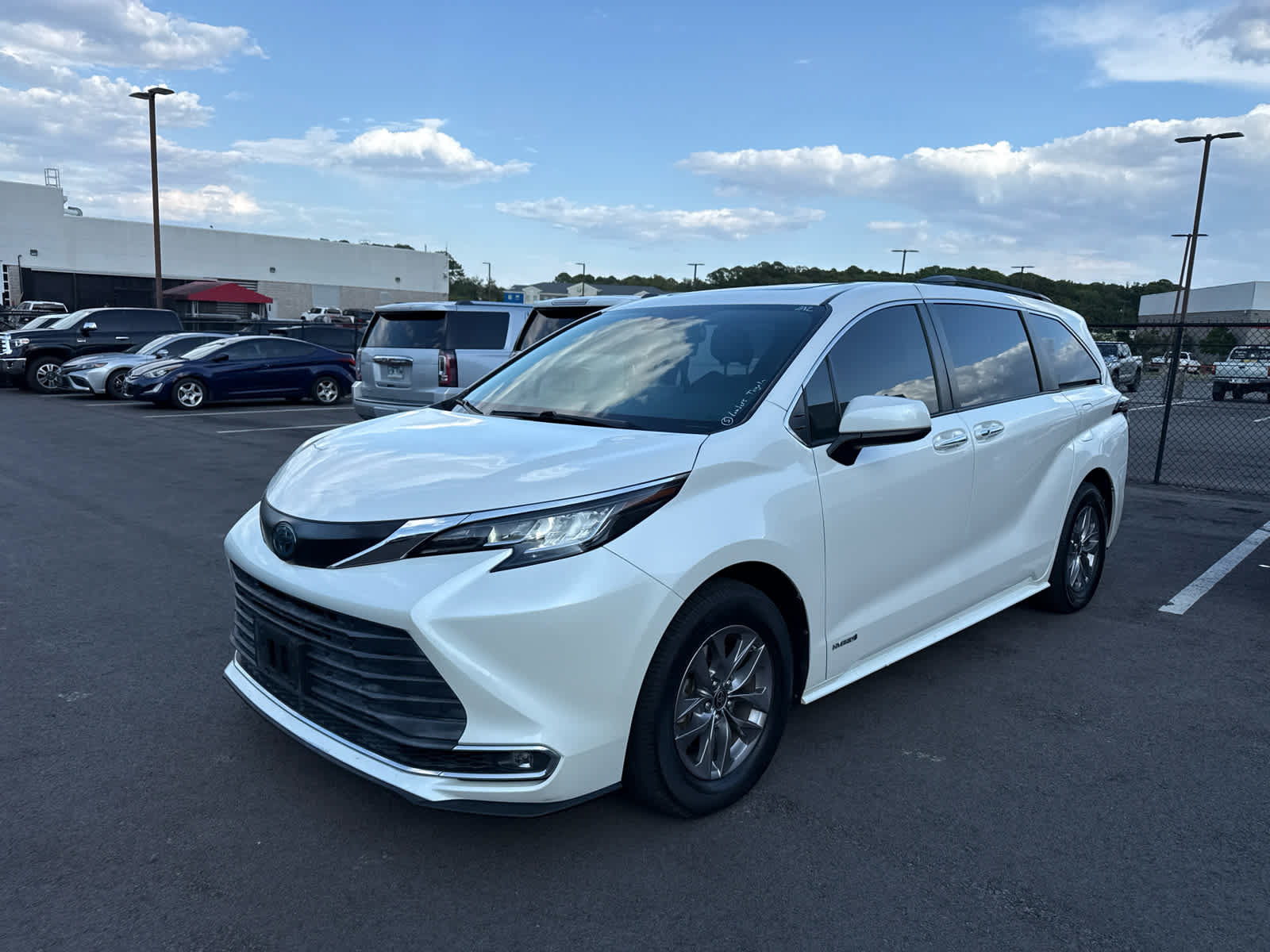 Used 2021 Toyota Sienna XLE FWD image 6