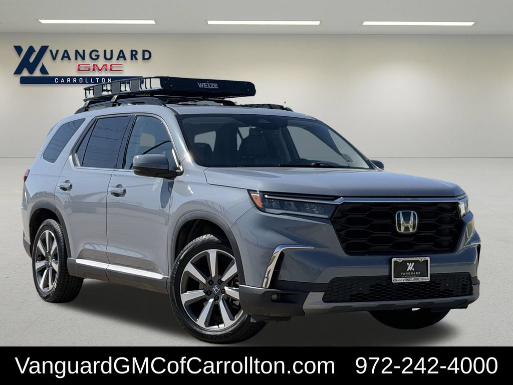 Used 2025 Honda Pilot Touring image 1