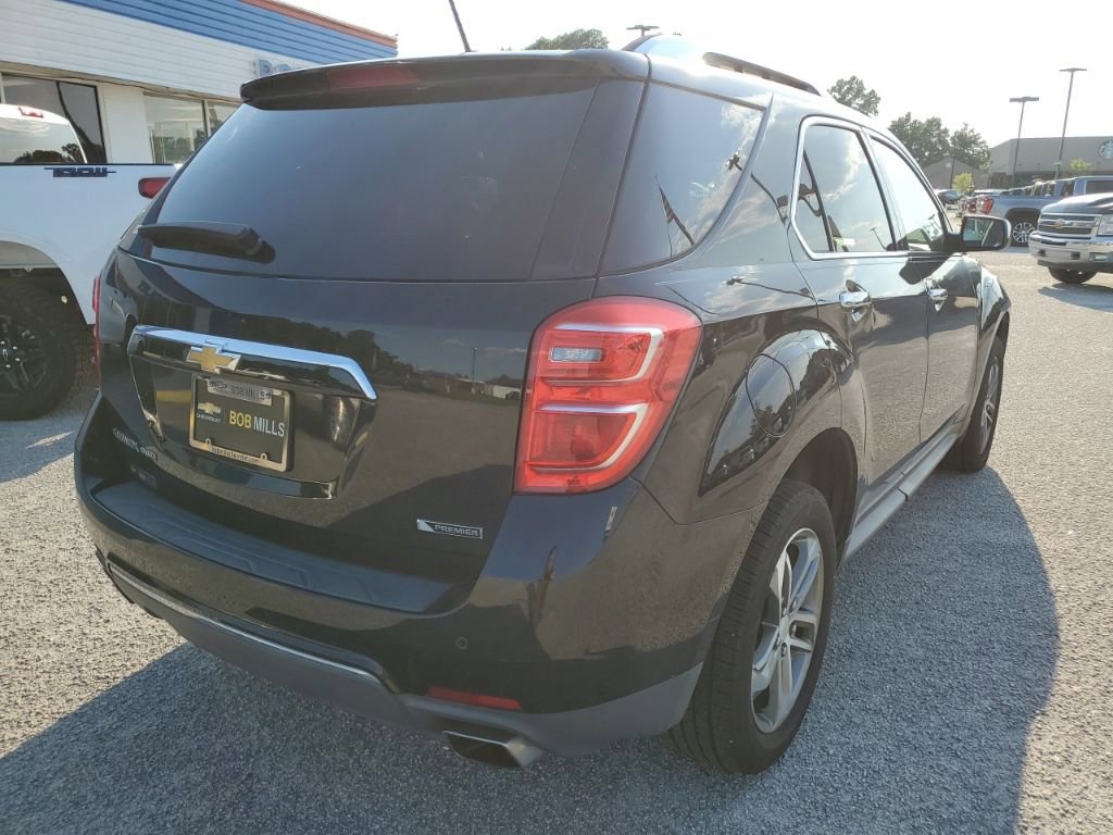 Used 2017 Chevrolet Equinox Premier w/ Enhanced Convenience Package AWD/4WD image 4