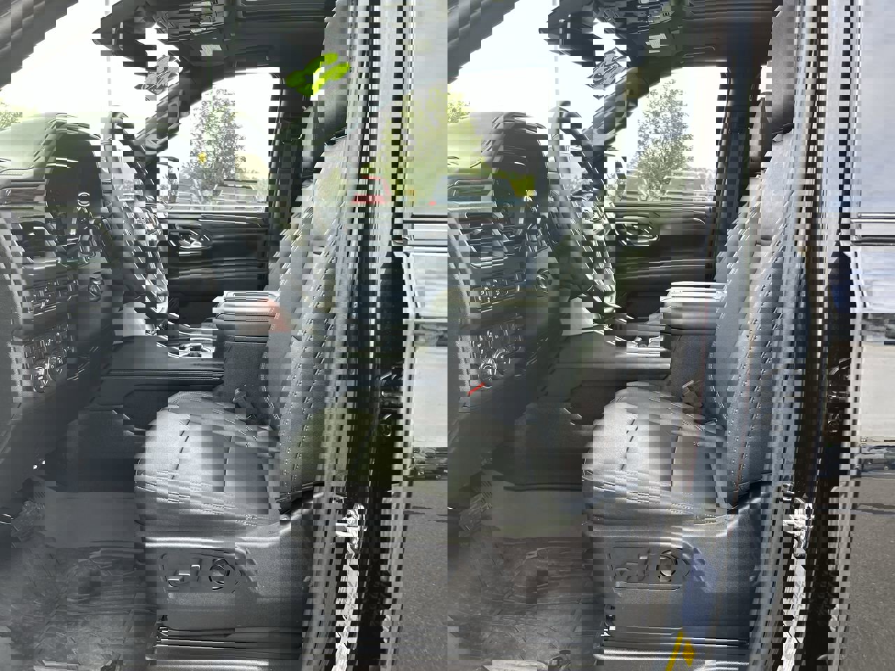 Used 2023 Chevrolet Tahoe Z71 w/ Z71 Off-Road Package image 27