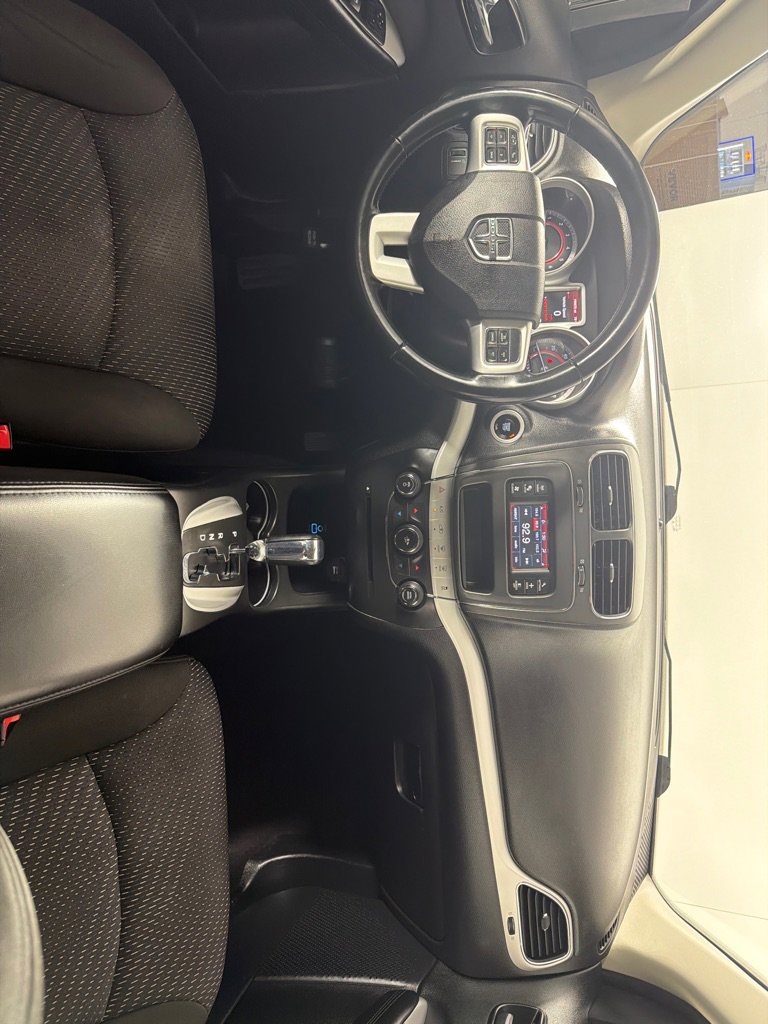 Used 2020 Dodge Journey SE w/ SE Popular Equipment Group FWD image 25