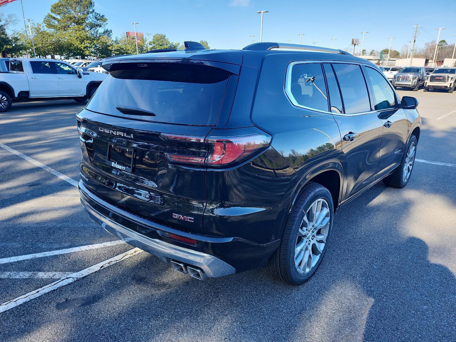 New 2026 GMC Acadia Denali w/ Super Cruise Package FWD image 3