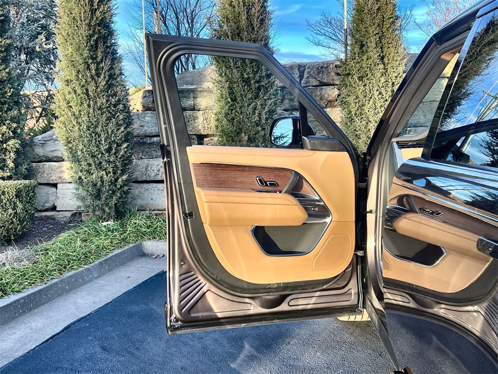 New 2026 Land Rover Range Rover Long Wheelbase SE image 17