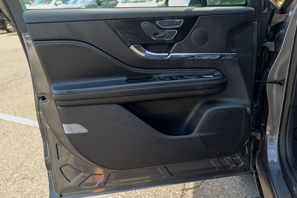 Used 2023 Lincoln Corsair AWD image 16