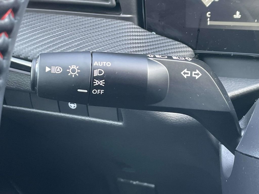 Used 2025 Nissan Kicks SR image 21