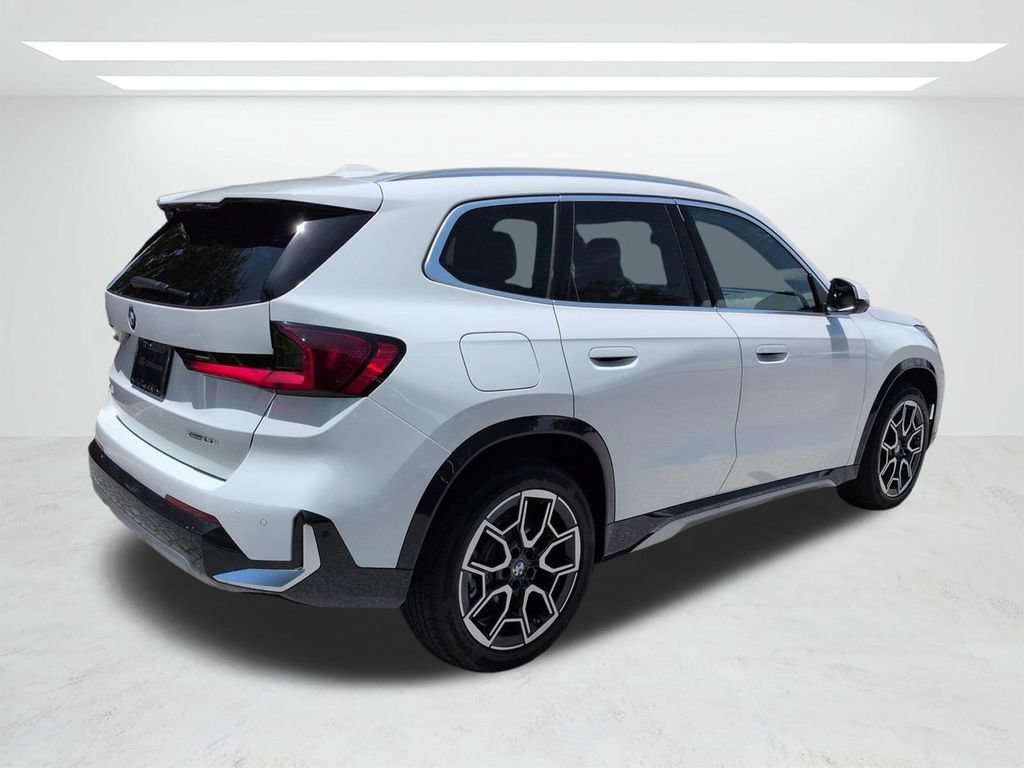 New 2026 BMW X1 xDrive28i w/ Technology Package AWD/4WD image 4