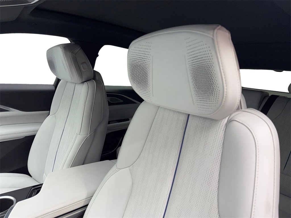 Used 2024 Cadillac Lyriq Luxury image 28