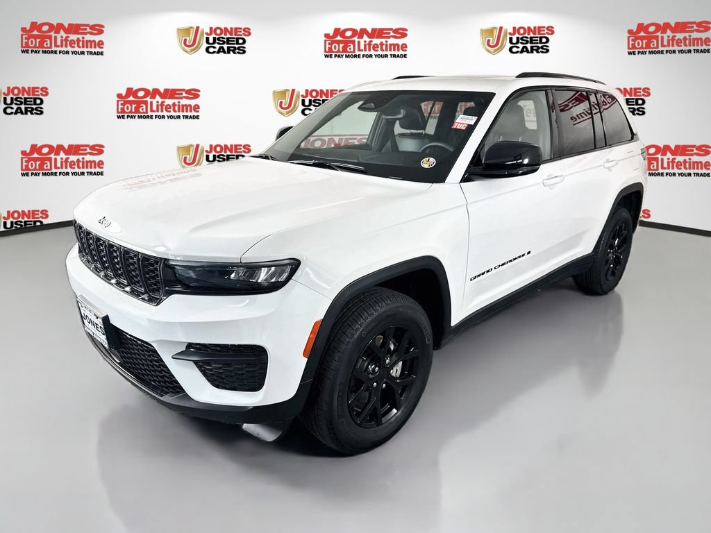 Used 2024 Jeep Grand Cherokee Altitude AWD/4WD image 14