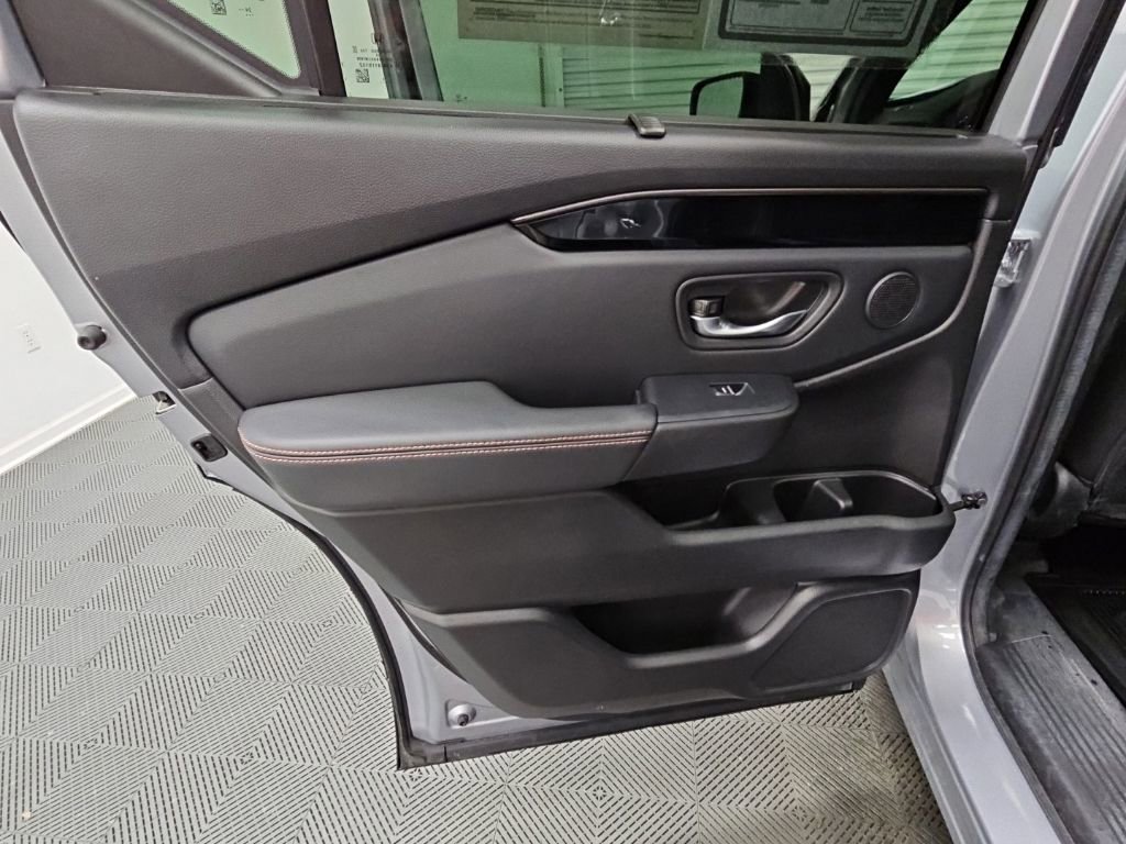 Used 2025 Honda Pilot TrailSport image 32