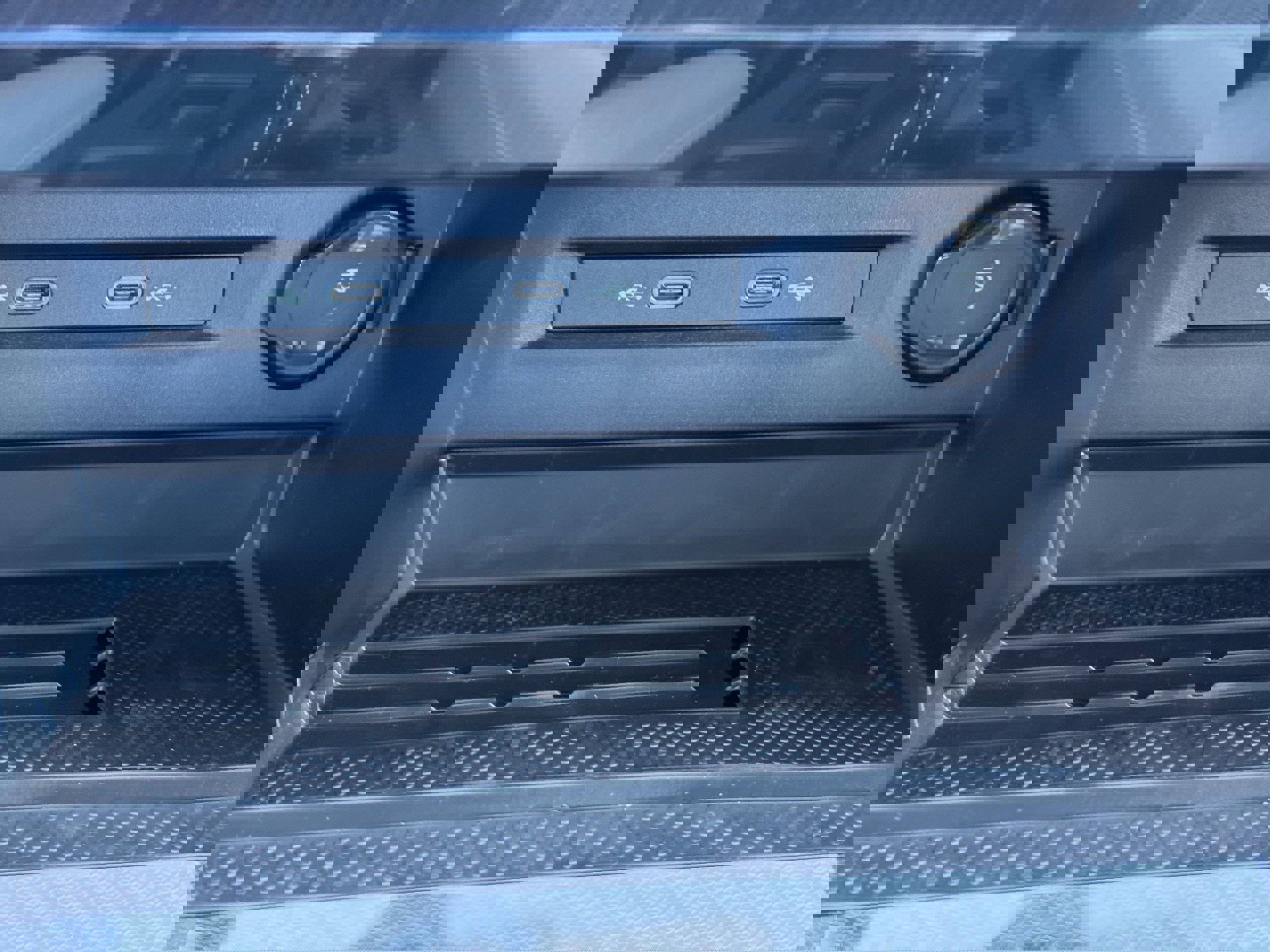 New 2025 Volkswagen Taos SE image 21