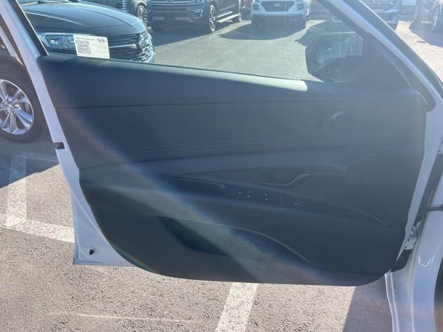 Used 2025 Hyundai Elantra SEL image 17