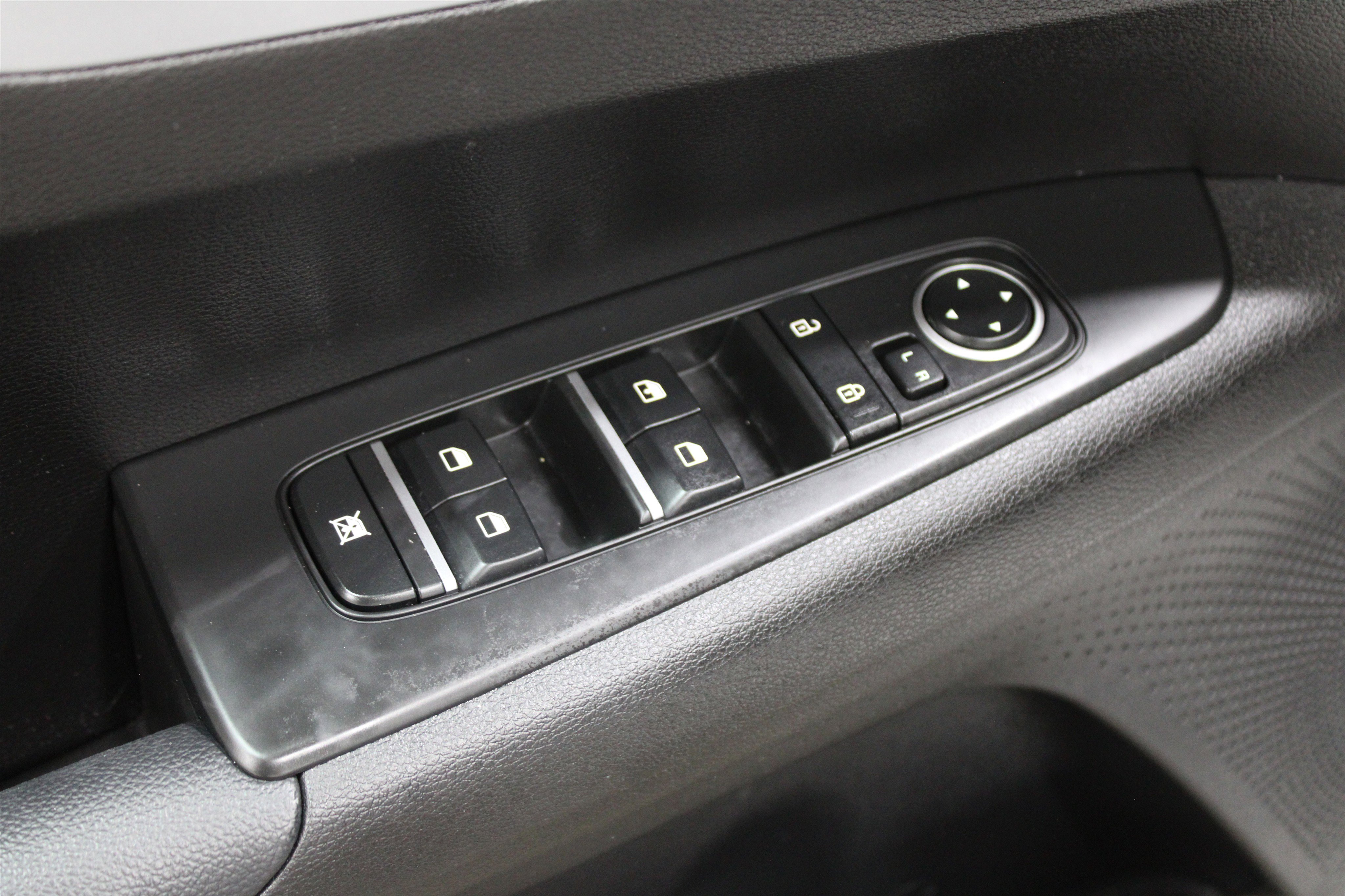 Used 2023 Kia Forte LXS w/ LXS Technology Package FWD image 6