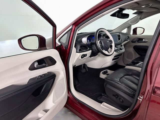 Used 2019 Chrysler Pacifica Limited w/ Advanced Safetytec Group FWD image 3