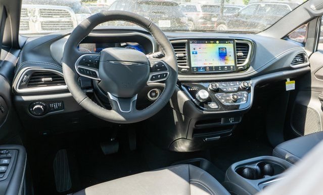 New 2027 Chrysler Pacifica Select FWD image 11