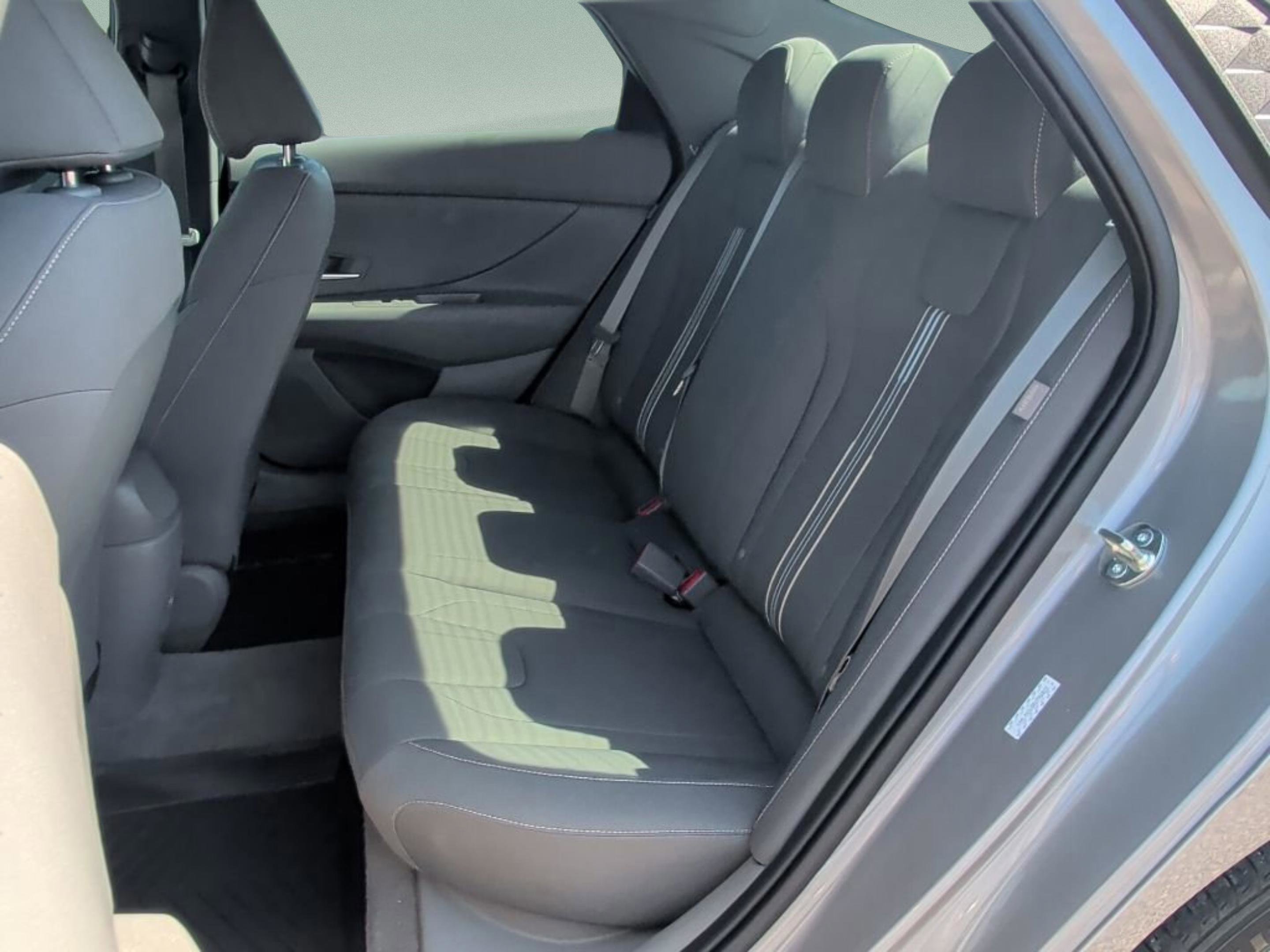 Used 2024 Hyundai Elantra SEL FWD image 33