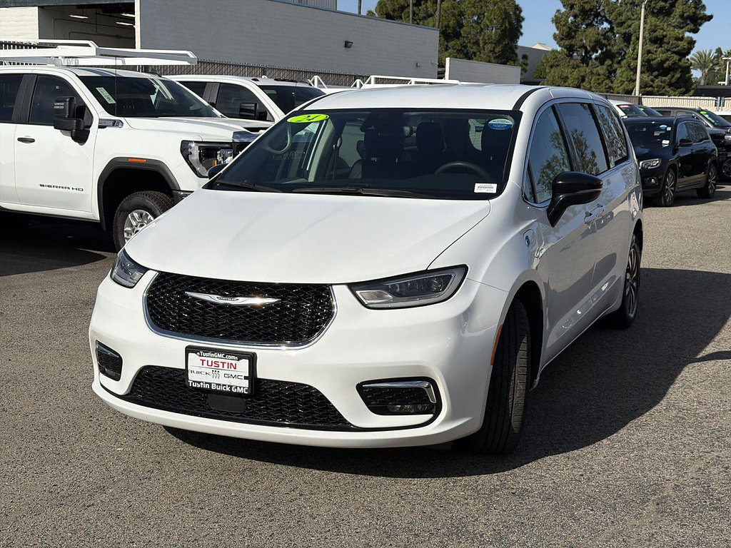 Used 2024 Chrysler Pacifica Limited FWD image 3
