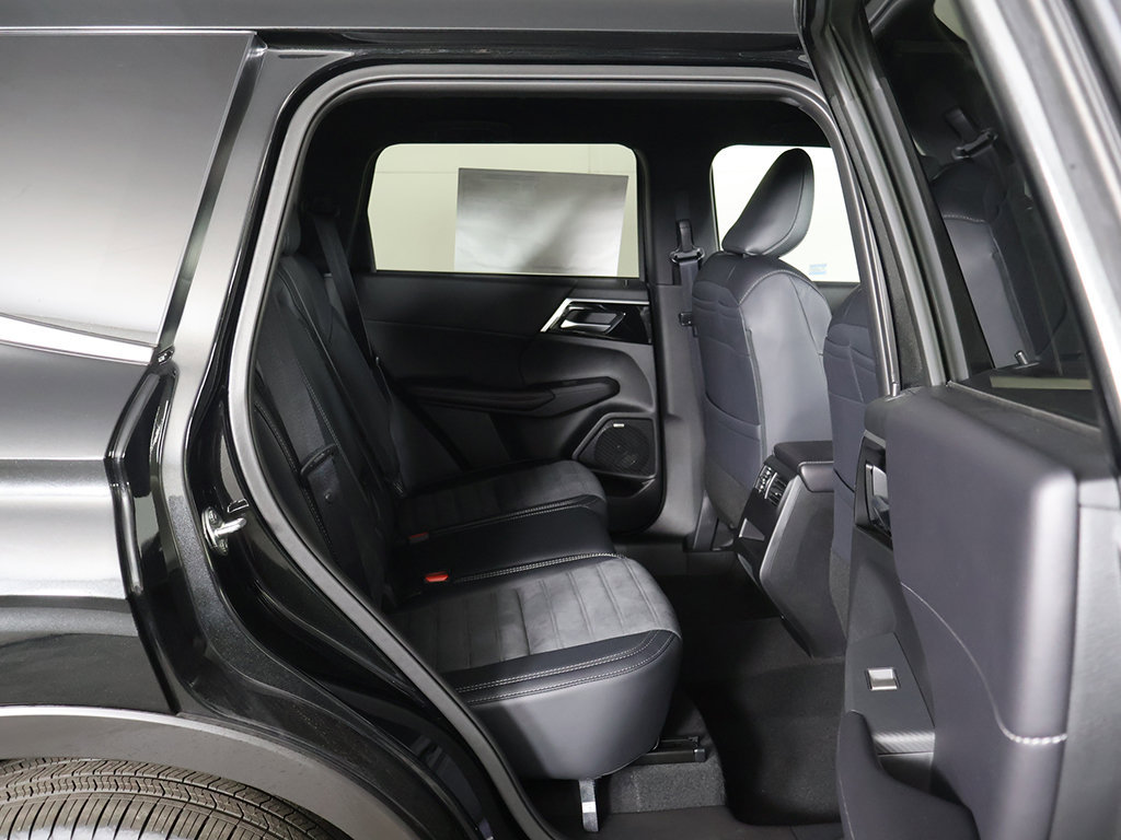 New 2026 Mitsubishi Outlander LE FWD image 31