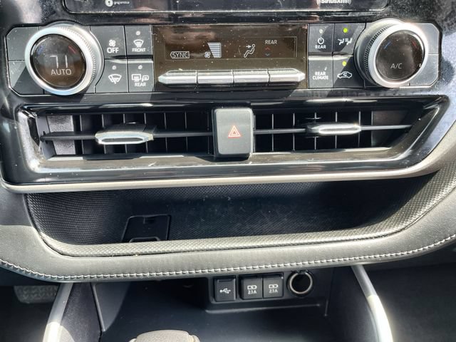Used 2021 Toyota Highlander L FWD image 18