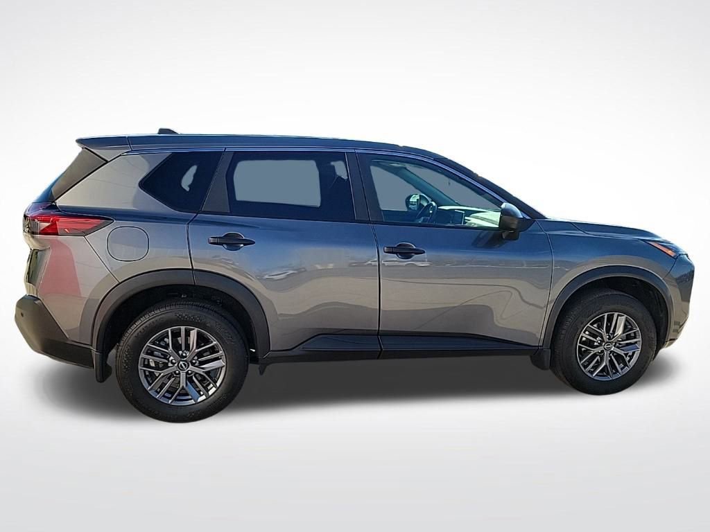 Used 2023 Nissan Rogue S image 6