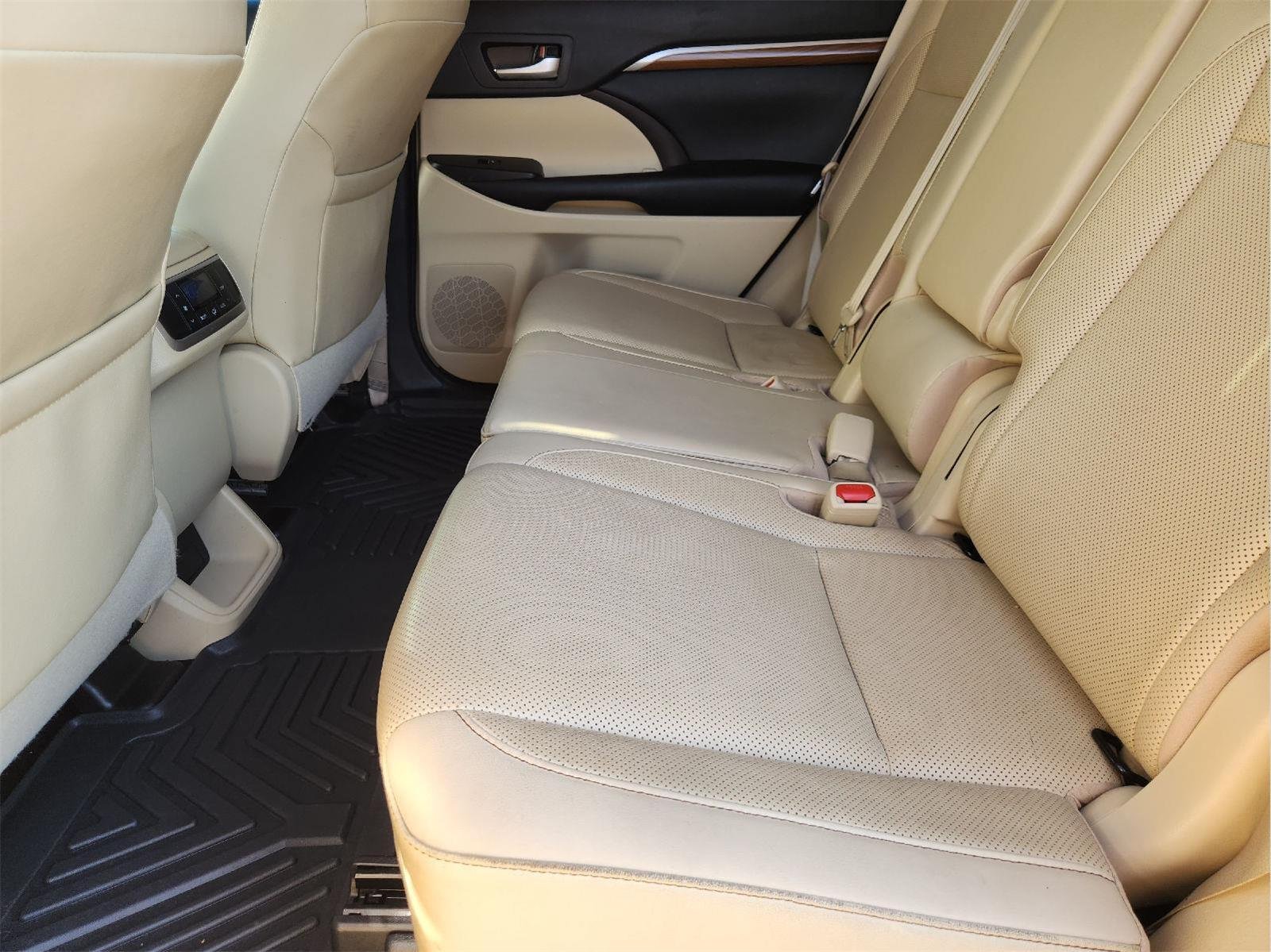 Used 2019 Toyota Highlander Limited FWD image 30