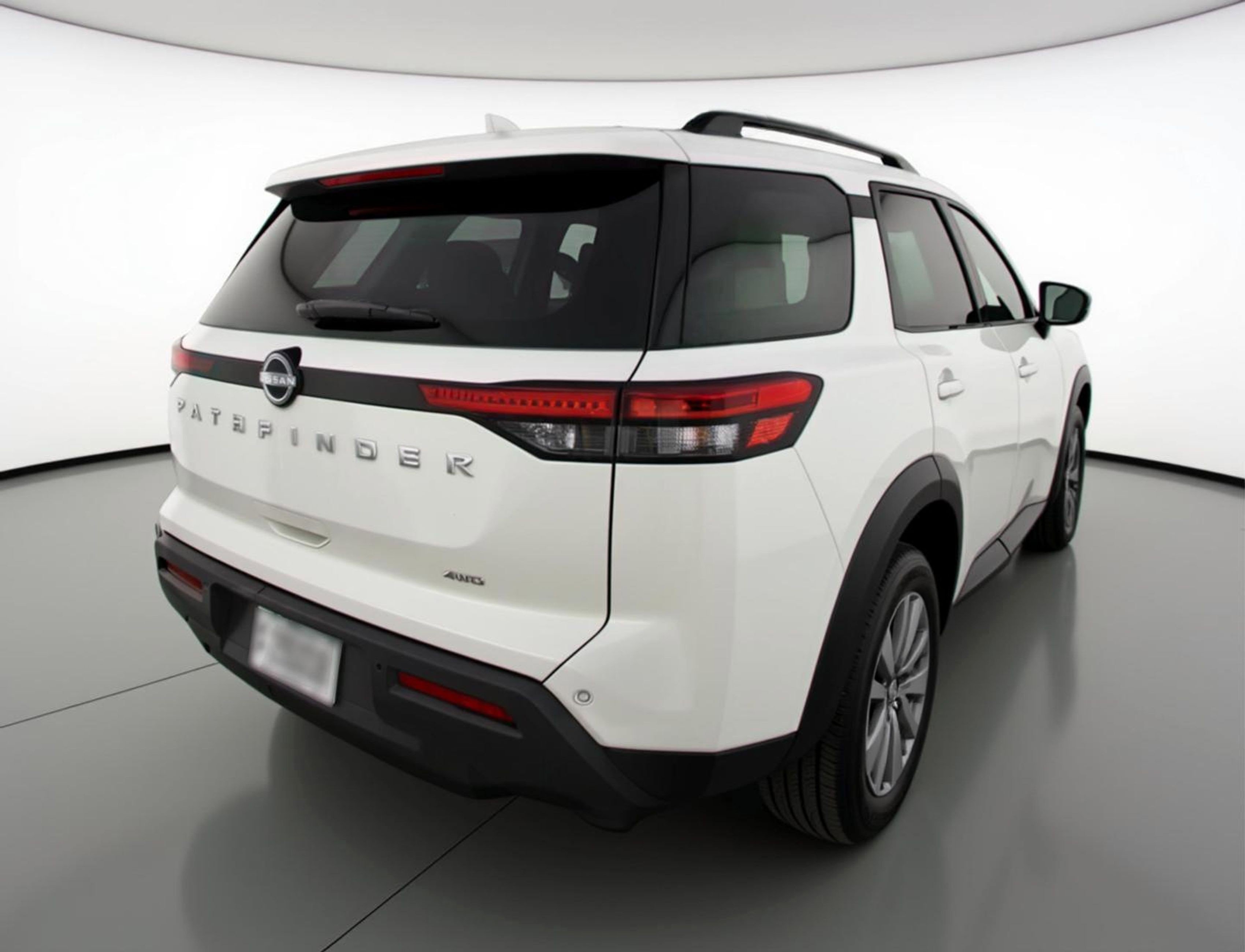 Used 2025 Nissan Pathfinder SV image 9