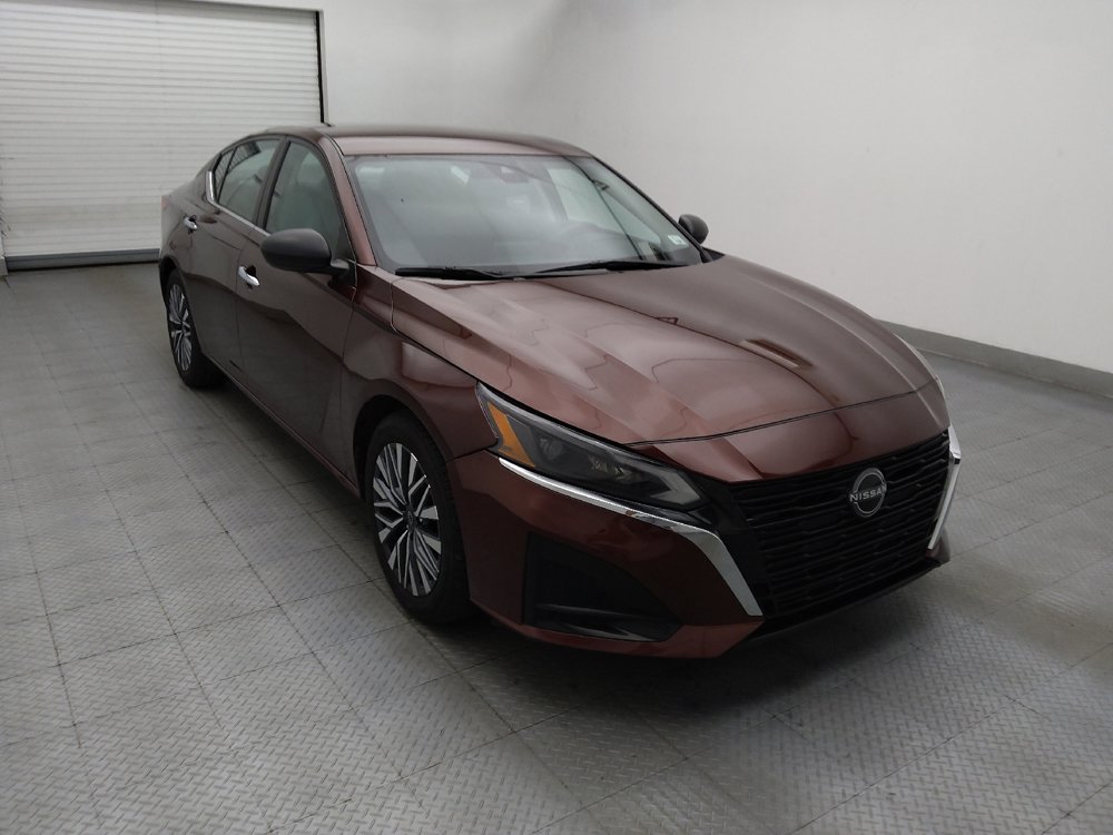 Used 2024 Nissan Altima 2.5 SV FWD image 13
