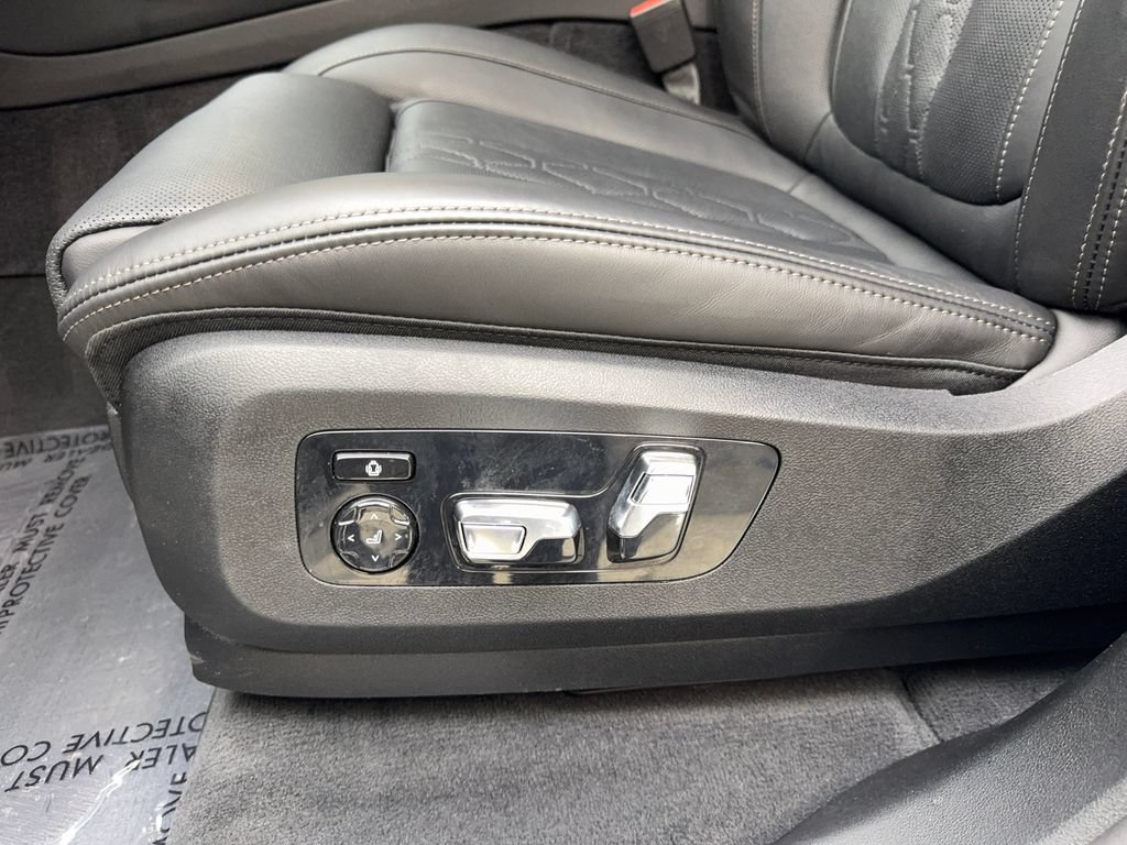 Used 2025 BMW X5 M60i w/ Executive Package AWD/4WD image 31