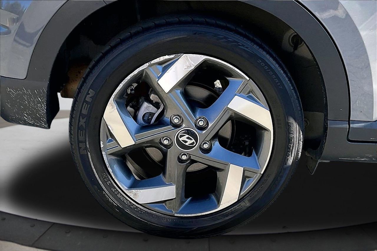 Used 2023 Hyundai Venue SEL w/ Cargo Package image 34