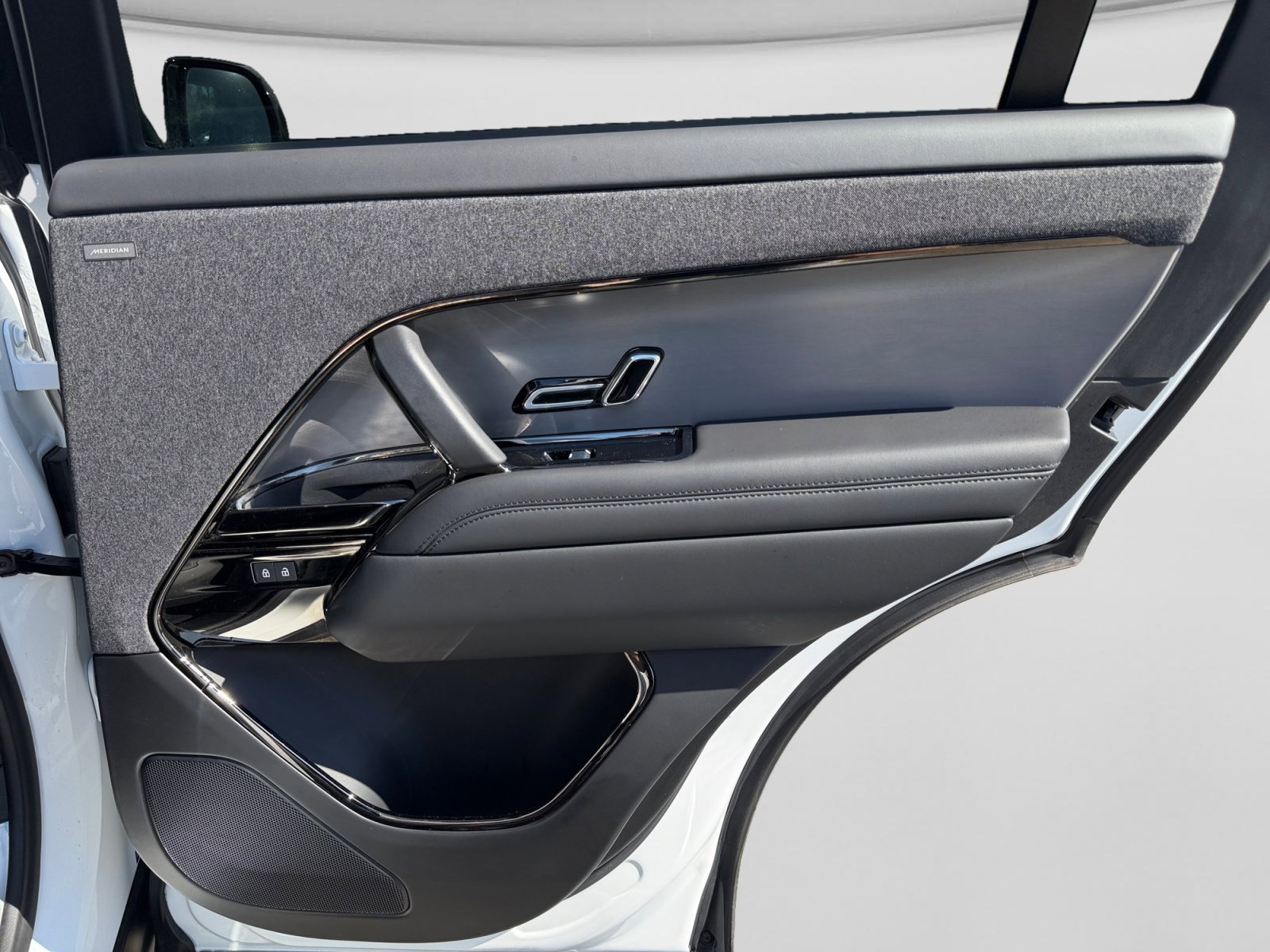 Used 2024 Land Rover Range Rover Sport SE image 21