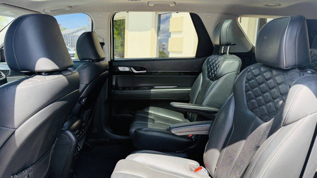 Used 2022 Hyundai Palisade Limited w/ Cargo Package FWD image 8