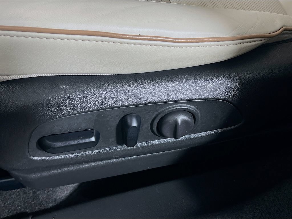 Used 2024 Buick Encore GX Avenir w/ Avenir Convenience Package FWD image 17