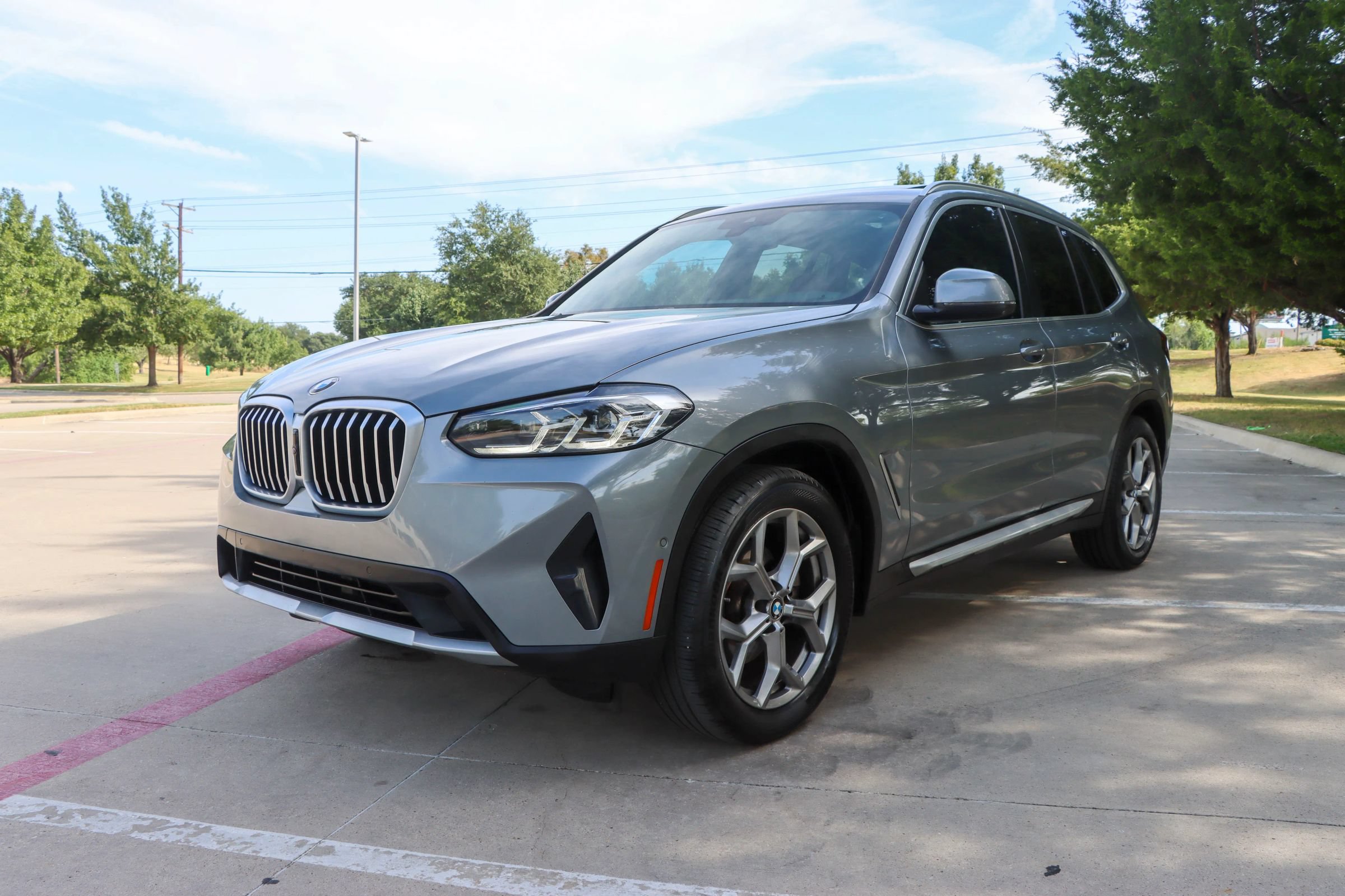 Used 2023 BMW X3 xDrive30i w/ Premium Package AWD/4WD image 3