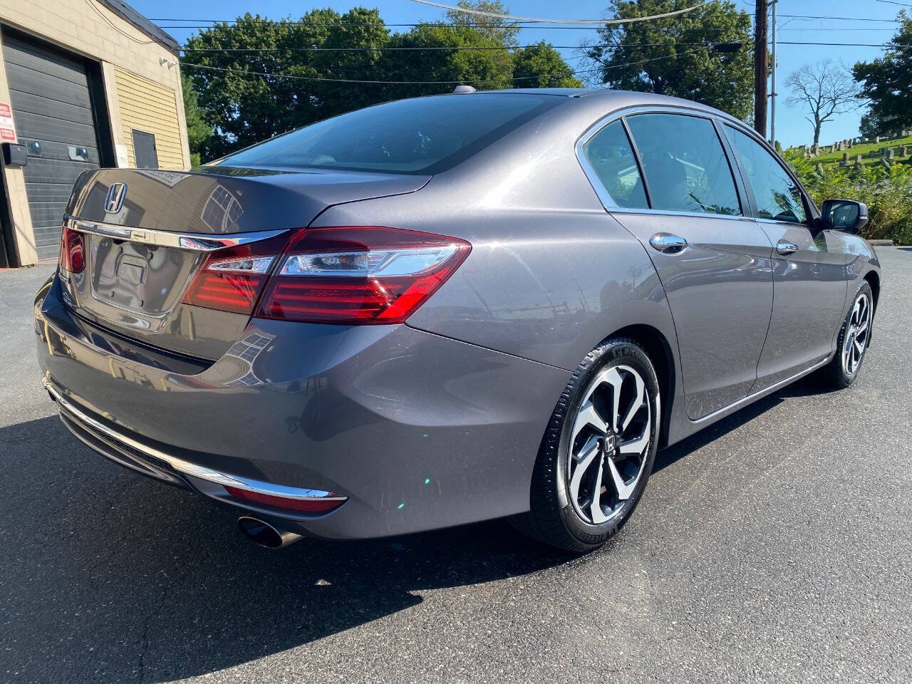 Used 2016 Honda Accord EX image 3
