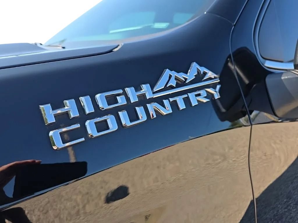 Used 2020 Chevrolet Silverado 1500 High Country w/ Technology Package AWD/4WD image 9