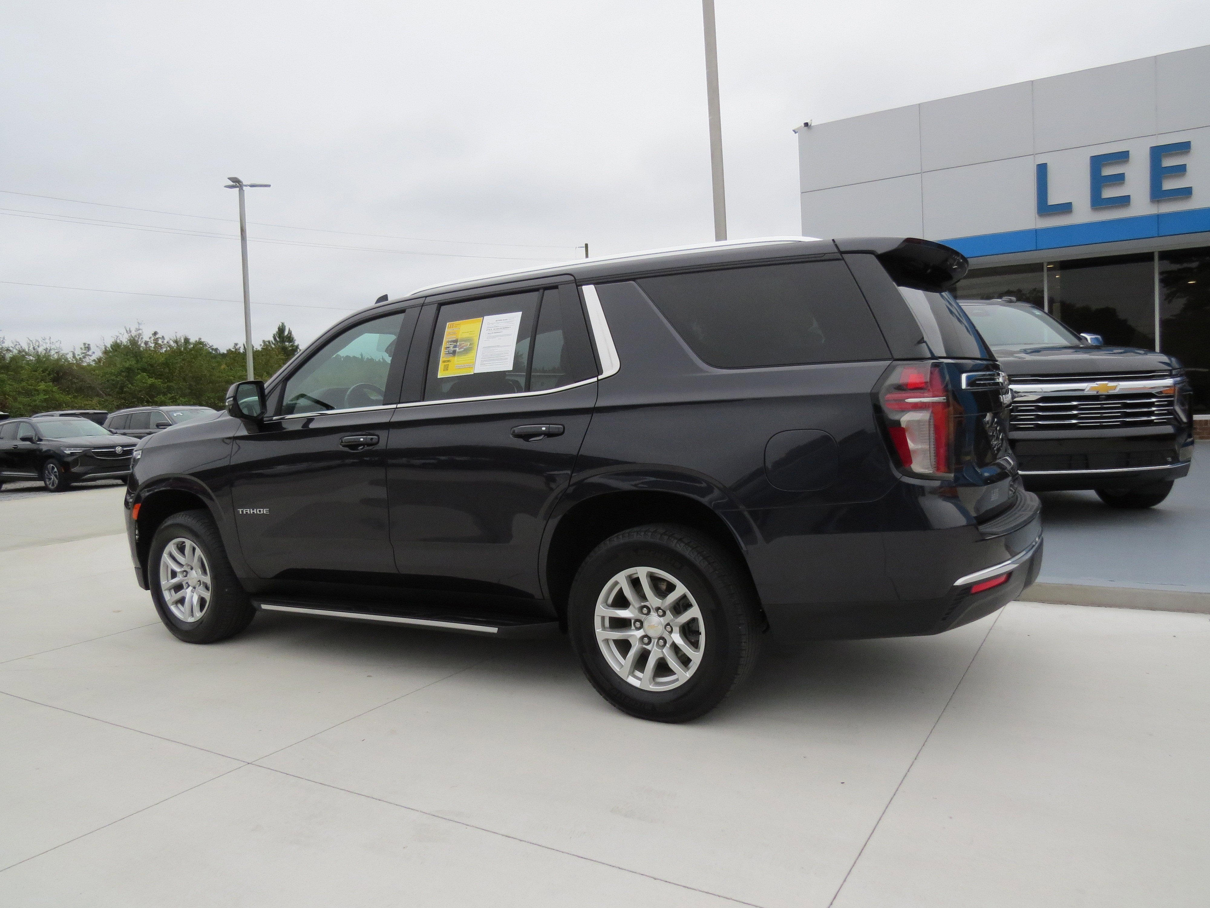 Used 2022 Chevrolet Tahoe LT w/ Luxury Package RWD image 3