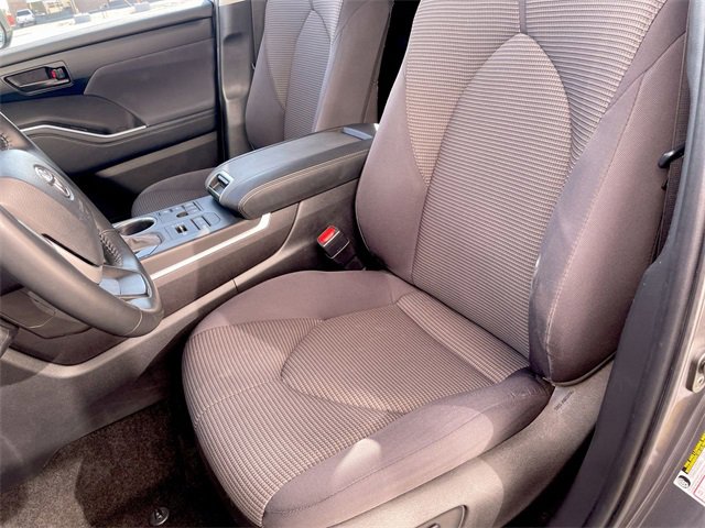 Used 2024 Toyota Highlander XLE image 11