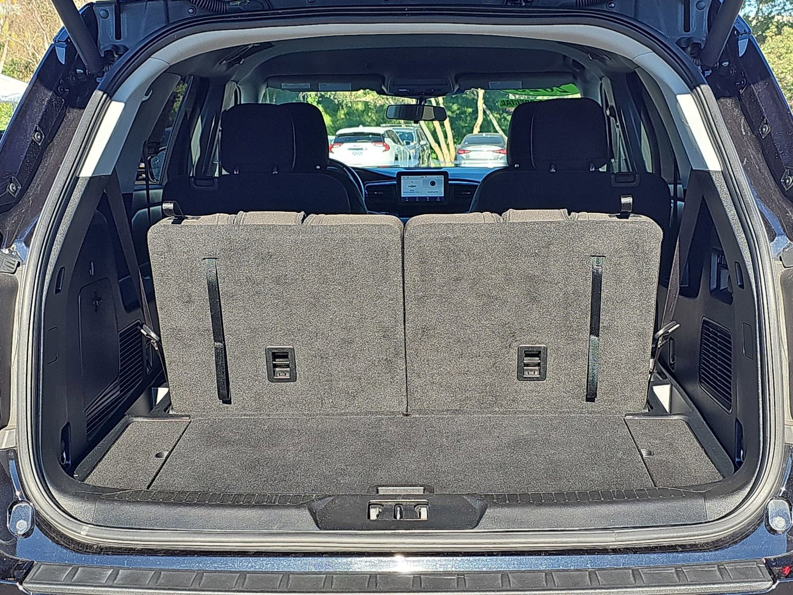 Used 2023 Ford Explorer XLT image 13