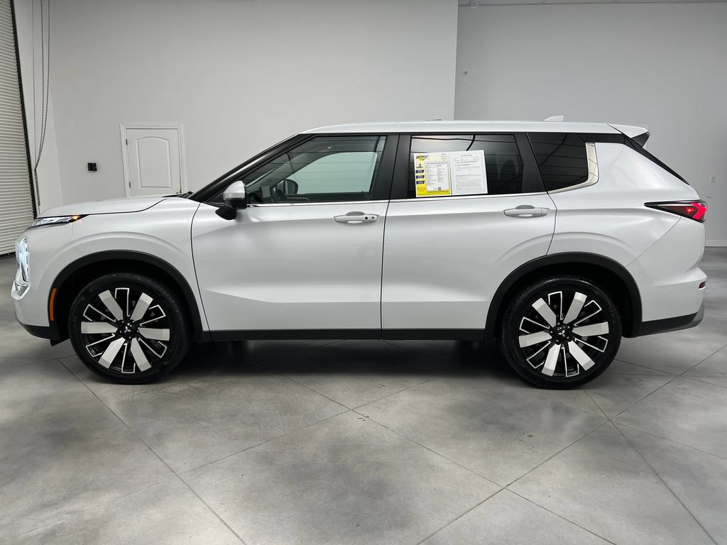 Used 2025 Mitsubishi Outlander SE AWD/4WD image 5